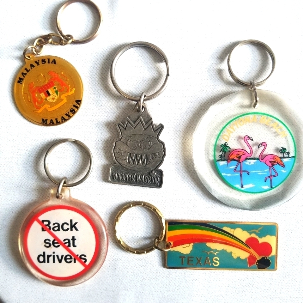 10 Vintage/Old School Plastic and Metal Keychains.Texas,Las Vegas,Branson etc.